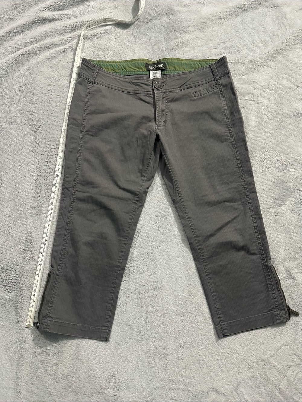 Billabong 2000’s Women's Billabong Dark Gray Capri Chino Pants